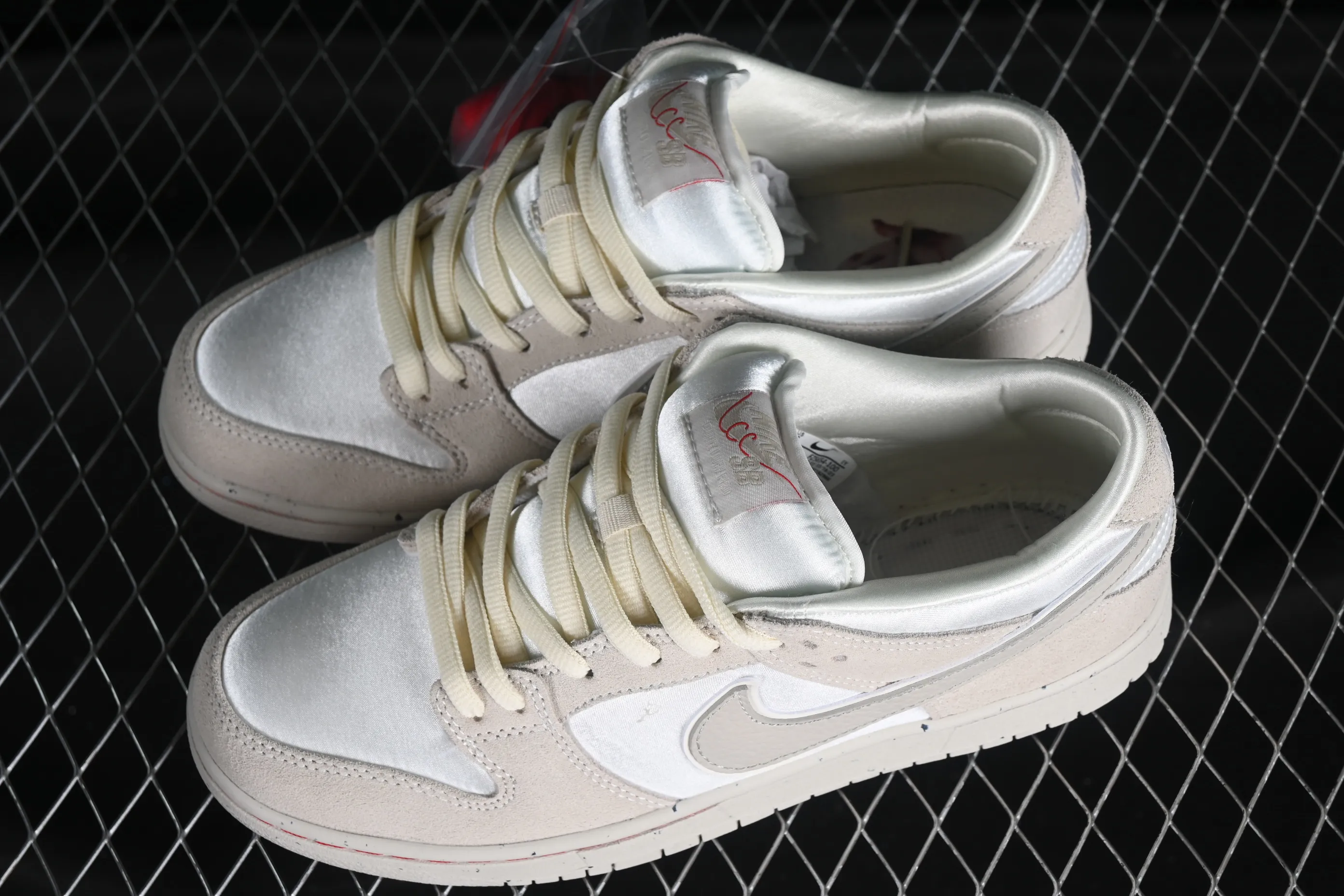 All Categories Nk SB Dunk Series Nk SB Dunk Low Low-top sneakers Z version Nk SB Dunk Low 2024 Valentine's Day theme SB low-top casual sneakers FZ5654-100